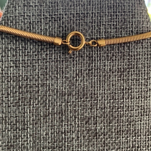 Four Vintage Gold Tone Necklaces of varying lengths 17” 17” 20” 31” - Picture 9 of 9